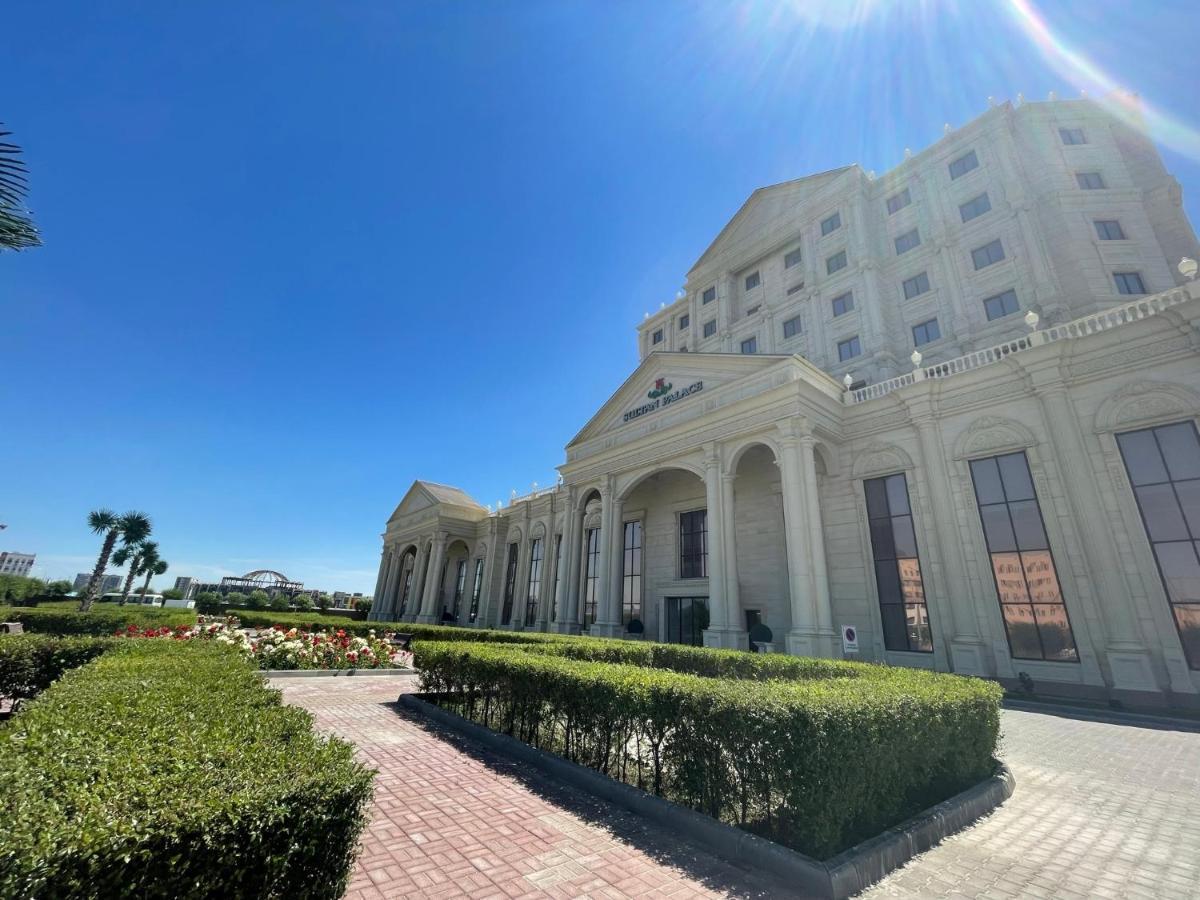 苏丹皇宫酒店 阿特劳 外观 照片 The main building of the university