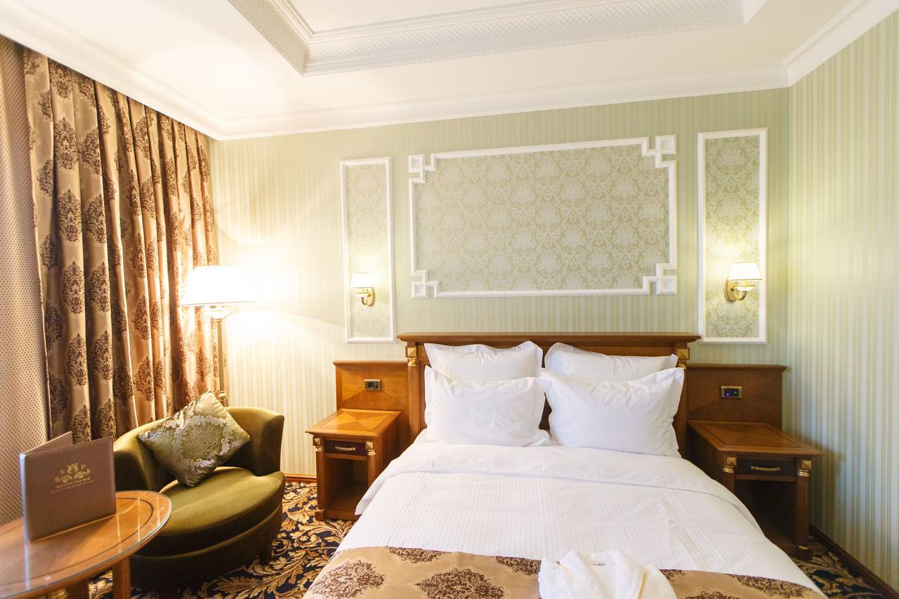 苏丹皇宫酒店 阿特劳 外观 照片 A room in the hotel