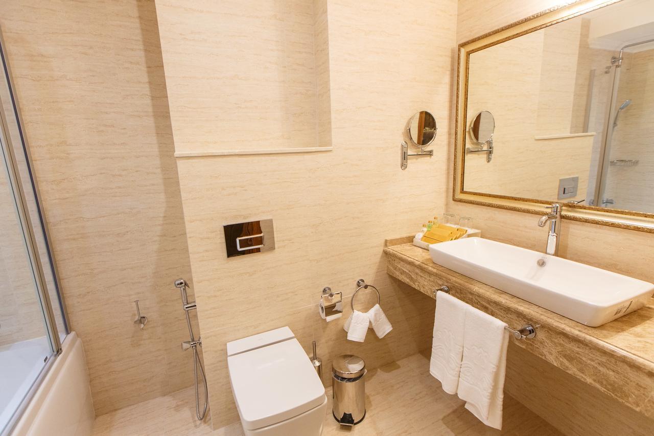 苏丹皇宫酒店 阿特劳 外观 照片 Bathroom