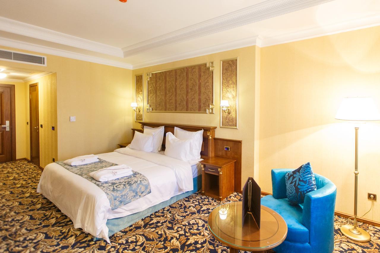 苏丹皇宫酒店 阿特劳 外观 照片 A room at the hotel