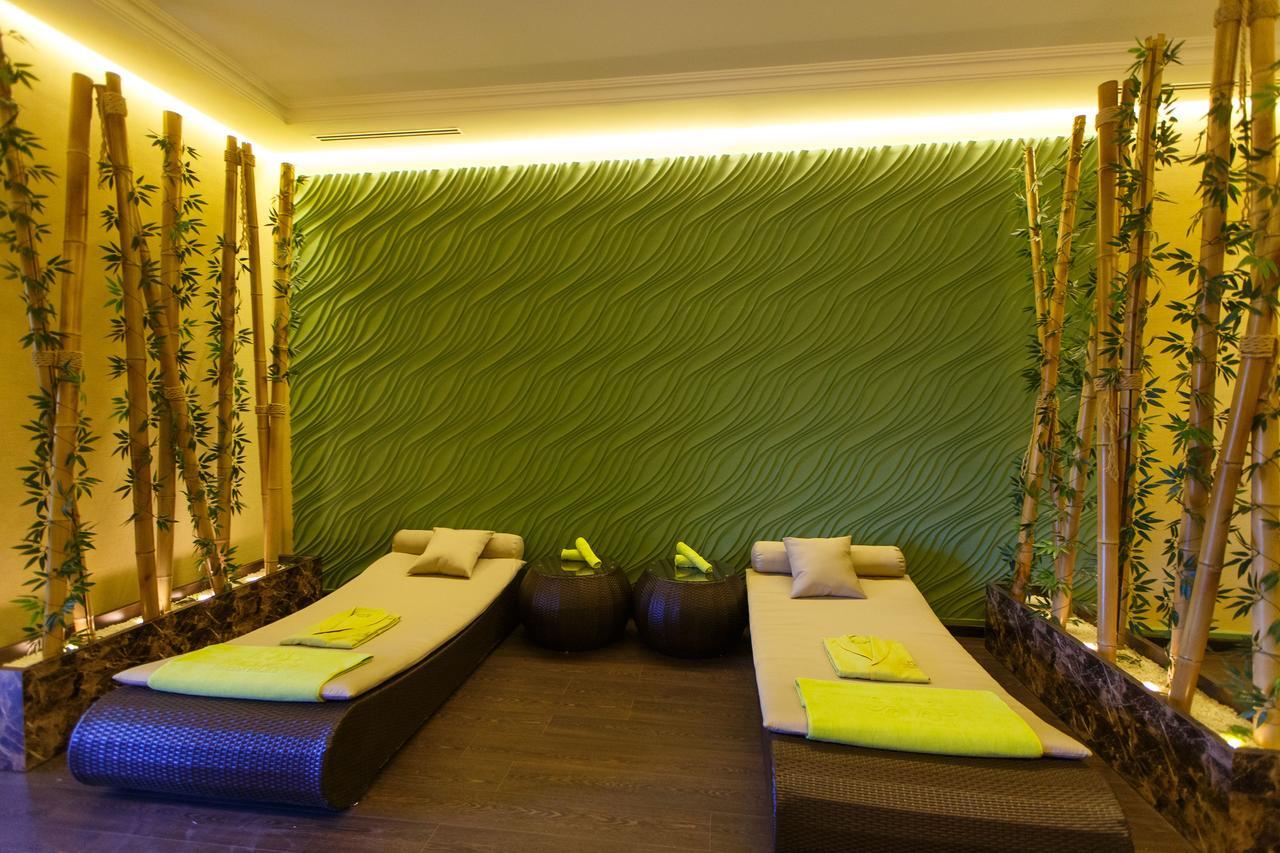 苏丹皇宫酒店 阿特劳 外观 照片 A relaxation room at a spa