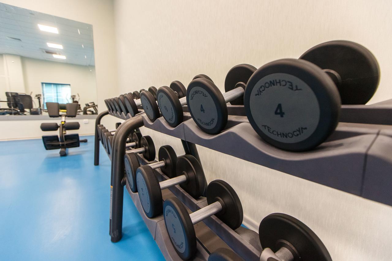 苏丹皇宫酒店 阿特劳 外观 照片 Dumbbells on a rack