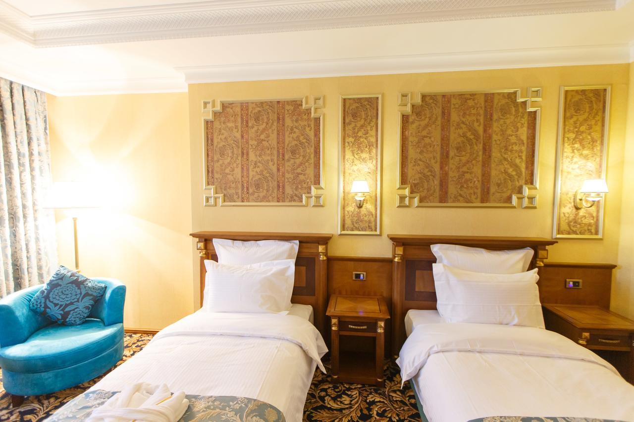 苏丹皇宫酒店 阿特劳 外观 照片 A room at the hotel