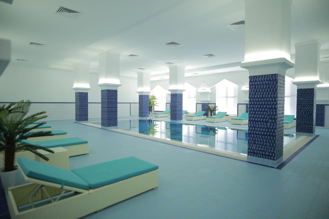 苏丹皇宫酒店 阿特劳 外观 照片 The indoor pool